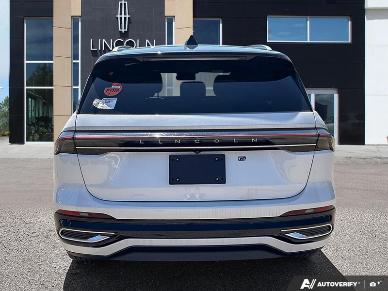 NEW 2026 Lincoln Nautilus Reserve - White Platinum Metallic Tri-coat Exterior / HOT CHOCOLATE, PREMIUM LEATHER-TRIMMED Interior - $74,309 - Stock #E60731 - VIN 5LMPJ8KA5TJ050948 - Photo 5