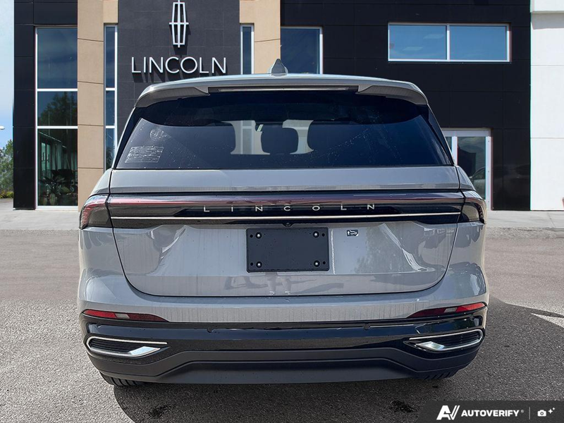 DEMO 2026 Lincoln Nautilus Premiere - Gray Matter Met Cc Exterior / ONYX BLACK, LINCOLN SOFT TOUCH HEATED FRONT CAPTAIN'S CHAIRS Interior - $60,284 - Stock #E60741 - VIN 5LMPJ8JA5TJ052054 - Photo 5