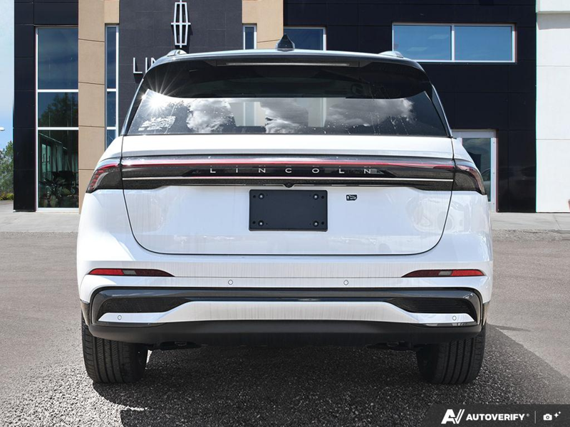 NEW 2026 Lincoln Nautilus Reserve - White Platinum Metallic Tri-coat Exterior / SPACE GRAY LEATHER Interior - $74,909 - Stock #E60481 - VIN 5LMPJ8KA4TJ040072 - Photo 5