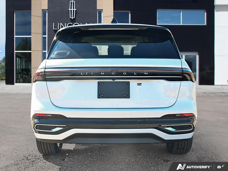 NEW 2026 Lincoln Nautilus Reserve - White Platinum Metallic Tri-coat Exterior / MEDIUM LIGHT SPACE GRAY, PREM LTHR-TRIMMED HTD/VENTILATED CAPTAI Interior - $66,309 - Stock #E60824 - VIN 5LMPJ8KA4TJ058023 - Photo 5