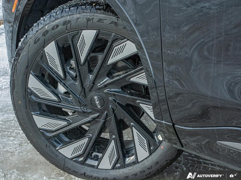 NEW 2026 Lincoln Nautilus Reserve - Infinite Black Metallic Exterior / BLACK ONYX/GREY PREM LEATHER SEATS Interior - $78,159 - Stock #E60149 - VIN 5LMPJ8KA3TJ017608 - Photo 6