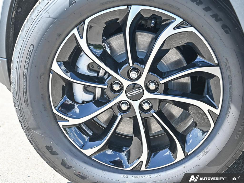 NEW 2026 Lincoln Nautilus Premiere - White Platinum Metallic Tri-coat Exterior / MEDIUM LIGHT SPACE GRAY, LINCOLN SOFT TOUCH HEATED FRONT CAPTAIN Interior - $60,434 - Stock #E60728 - VIN 5LMPJ8JA0TJ050664 - Photo 6