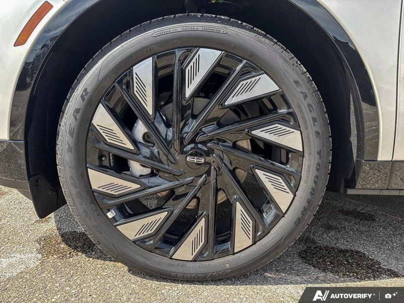 NEW 2026 Lincoln Nautilus Reserve - White Platinum Metallic Tri-coat Exterior / SPACE GRAY LEATHER Interior - $79,093 - Stock #E60484 - VIN 5LMPJ8KA6TJ040073 - Photo 6