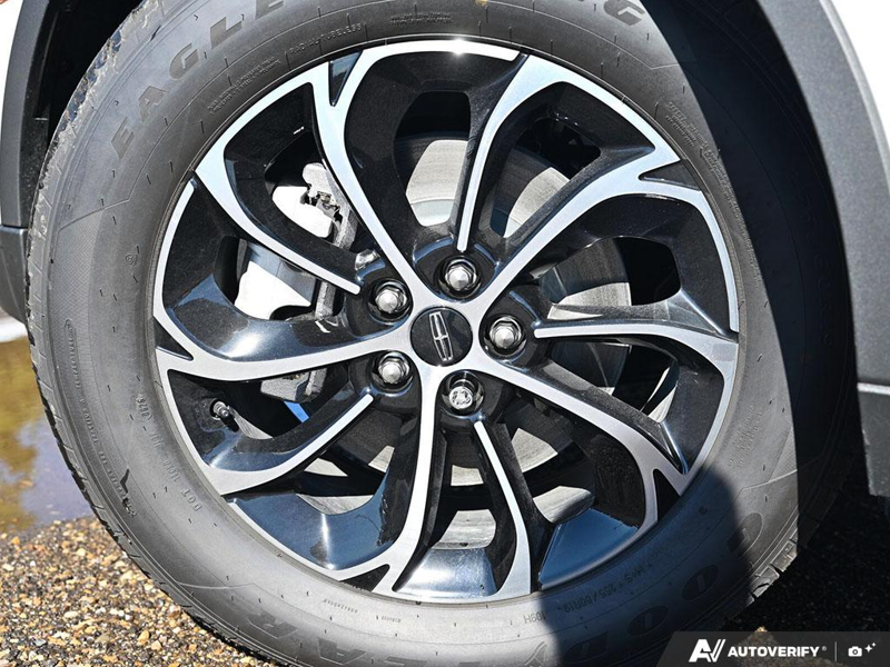 DEMO 2026 Lincoln Nautilus Premiere - White Platinum Metallic Tri-coat Exterior / ONYX BLACK, LINCOLN SOFT TOUCH HEATED FRONT CAPTAIN'S CHAIRS Interior - $60,284 - Stock #E60743 - VIN 5LMPJ8JA2TJ053162 - Photo 6