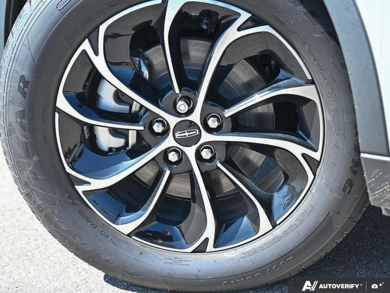 DEMO 2026 Lincoln Nautilus Premiere - Gray Matter Met Cc Exterior / ONYX BLACK, LINCOLN SOFT TOUCH HEATED FRONT CAPTAIN'S CHAIRS Interior - $54,934 - Stock #E60738 - VIN 5LMPJ8JA4TJ051252 - Photo 6