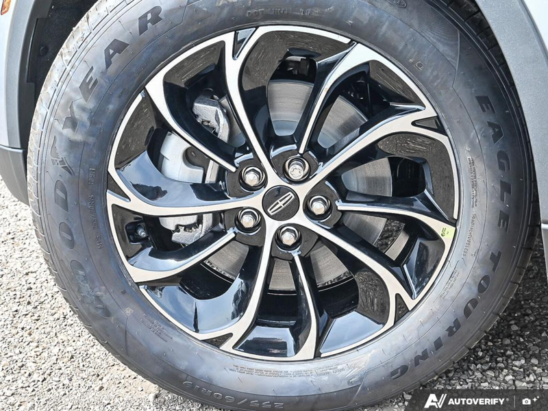 NEW 2026 Lincoln Nautilus Premiere - Silver Radiance Exterior / ONYX BLACK, LINCOLN SOFT TOUCH HEATED FRONT CAPTAIN'S CHAIRS Interior - $61,415 - Stock #E60828 - VIN 5LMPJ8JA8TJ059046 - Photo 6