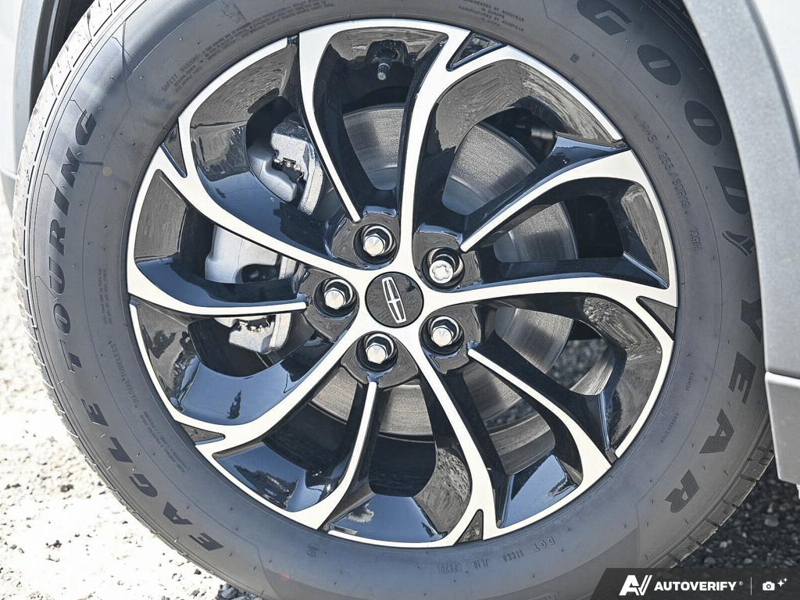 NEW 2026 Lincoln Nautilus Premiere - Silver Radiance Exterior / ONYX BLACK, LINCOLN SOFT TOUCH HEATED FRONT CAPTAIN'S CHAIRS Interior - $65,225 - Stock #E60809 - VIN 5LMPJ8JA9TJ057225 - Photo 6