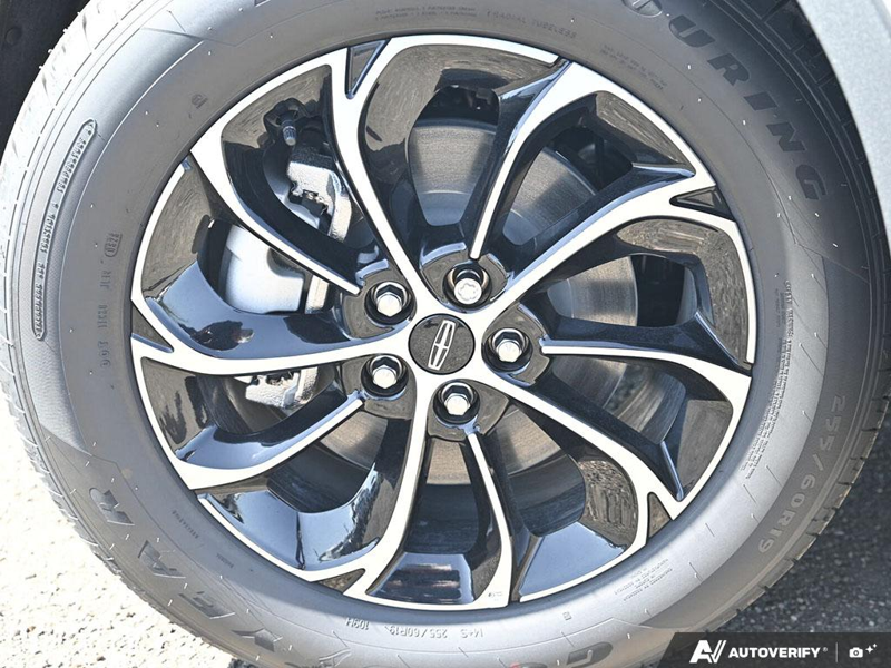 DEMO 2026 Lincoln Nautilus Premiere - Silver Radiance Exterior / MEDIUM LIGHT SPACE GRAY, LINCOLN SOFT TOUCH HEATED FRONT CAPTAIN Interior - $53,884 - Stock #E60739 - VIN 5LMPJ8JA1TJ051743 - Photo 6