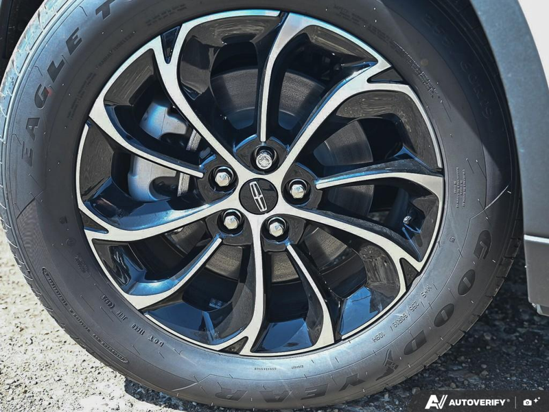 NEW 2026 Lincoln Nautilus Premiere - White Platinum Metallic Tri-coat Exterior / ONYX BLACK, LINCOLN SOFT TOUCH HEATED FRONT CAPTAIN'S CHAIRS Interior - $58,409 - Stock #E60478 - VIN 5LMPJ8JA0TJ038837 - Photo 6