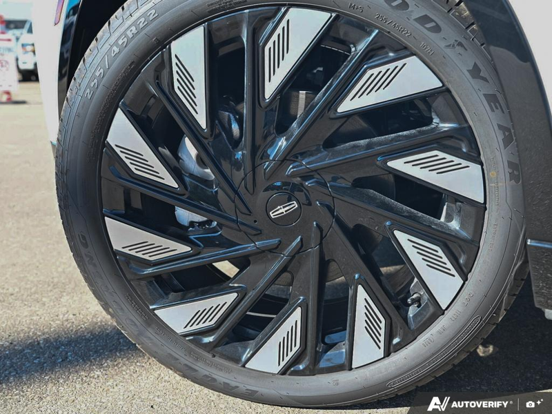 NEW 2026 Lincoln Nautilus Reserve - White Platinum Metallic Tri-coat Exterior / SPACE GRAY LEATHER Interior - $74,909 - Stock #E60815 - VIN 5LMPJ8KA0TJ058018 - Photo 6