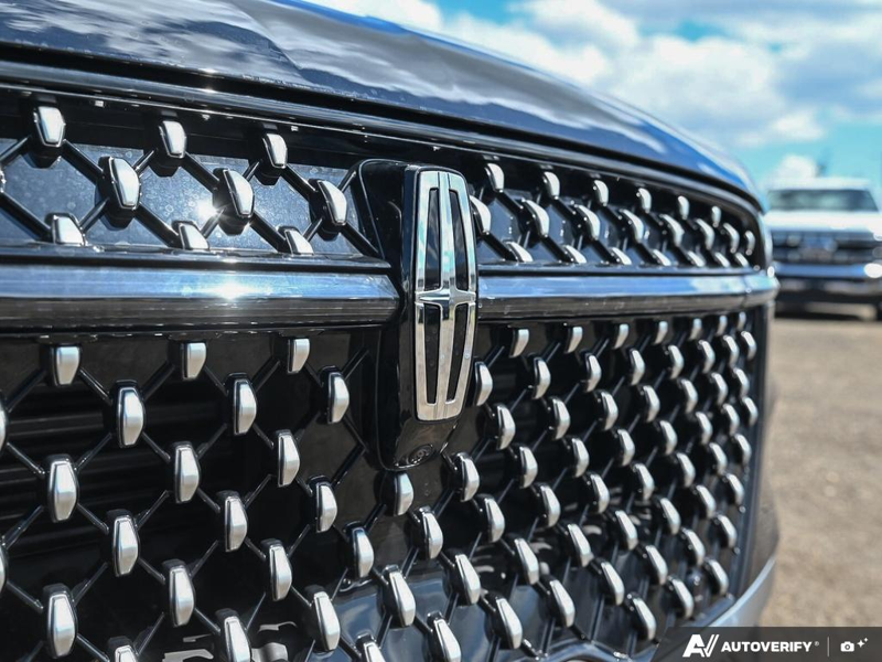 NEW 2026 Lincoln Nautilus Premiere - Infinite Black Metallic Exterior / ONYX BLACK, LINCOLN SOFT TOUCH HEATED FRONT CAPTAIN'S CHAIRS Interior - $61,305 - Stock #E60622 - VIN 5LMPJ8JA2TJ046793 - Photo 9
