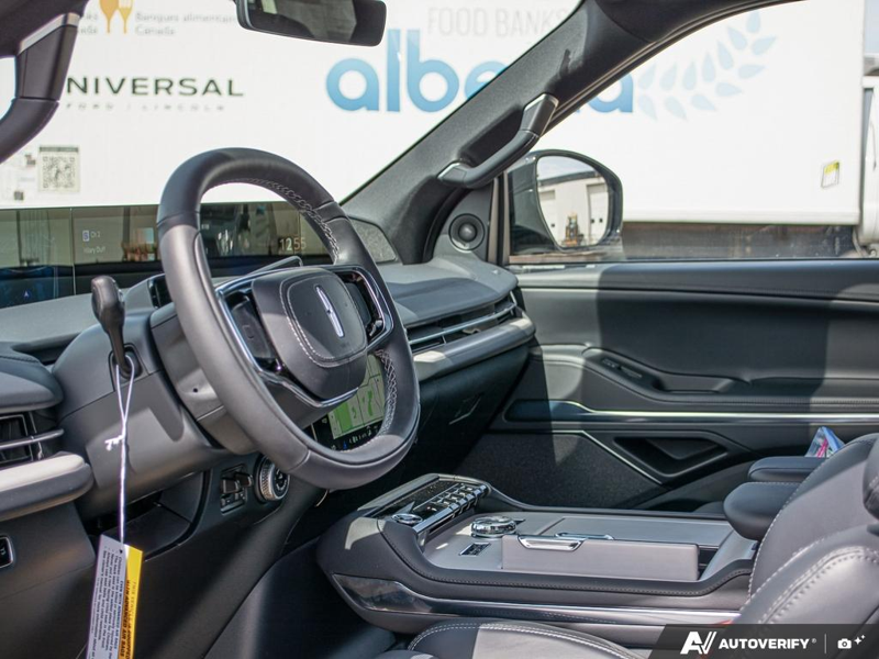NEW 2026 Lincoln Navigator L Reserve - Infinite Black Metallic Exterior / BLACK ONYX LEATHER Interior - $141,854 - Stock #E60343 - VIN 5LMJJ3LG7TEL05233 - Photo 14