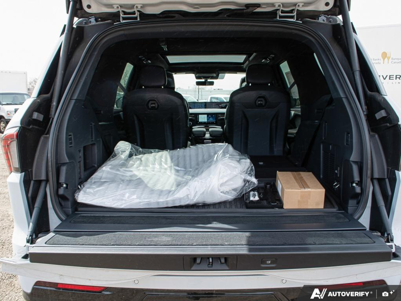 NEW 2026 Lincoln Navigator Black Label - Crystal White Tricoat Exterior / INVITATION THEME Interior - $166,664 - Stock #E60180 - VIN 5LMJJ2TG9TEL05227 - Photo 12