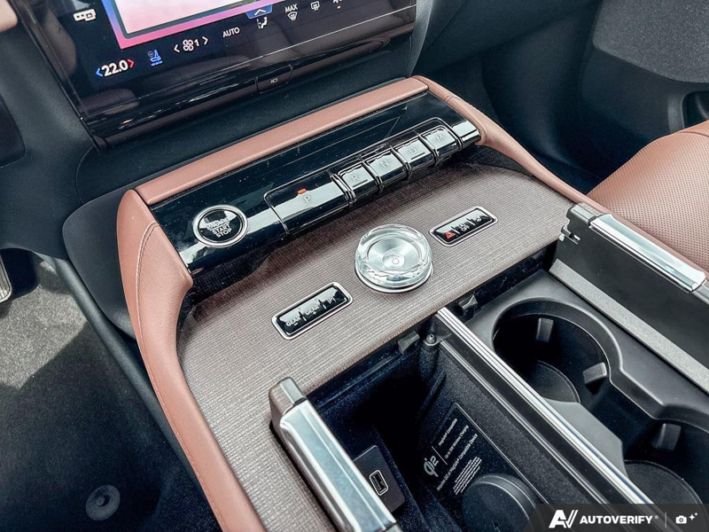 DEMO 2027 Lincoln Navigator L Reserve - Pristine White Metallic Tri-coat Exterior / HOT CHOCOLATE LEATHER Interior - $140,914 - Stock #E70012 - VIN 5LMJJ3LG4VEL02616 - Photo 18