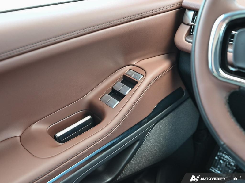 NEW 2027 Lincoln Navigator Reserve - Nocturnal Blue Metallic Cc Exterior / HOT CHOCOLATE LEATHER Interior - $140,989 - Stock #E70006 - VIN 5LMJJ2LG9VEL00354 - Photo 17