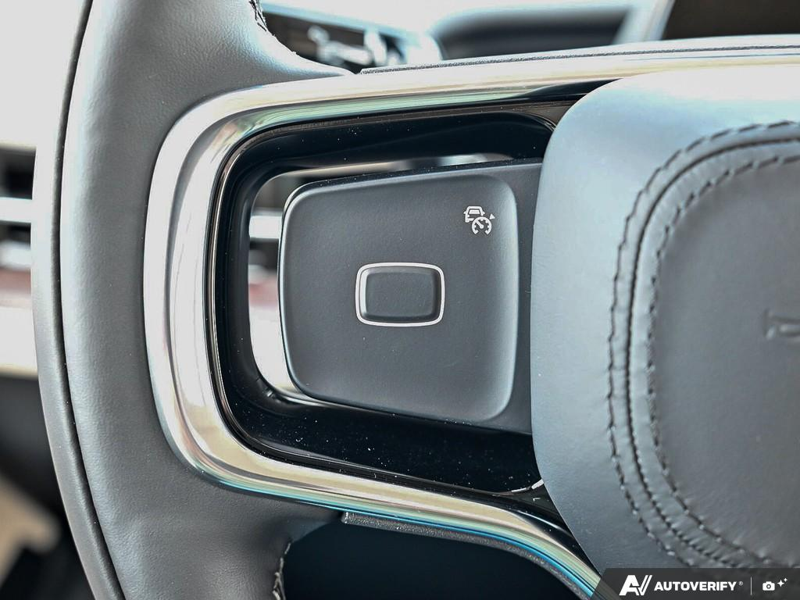 NEW 2027 Lincoln Navigator Reserve - Pristine White Metallic Tri-coat Exterior / LEATHER SEATING Interior - $145,314 - Stock #E70009 - VIN 5LMJJ2LG1VEL03636 - Photo 18